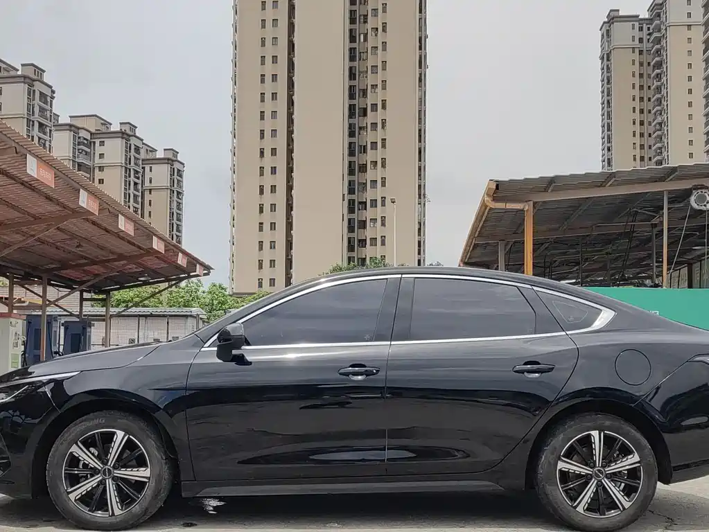 Destroyer 05 Glory DM-i 120 KM Luxury