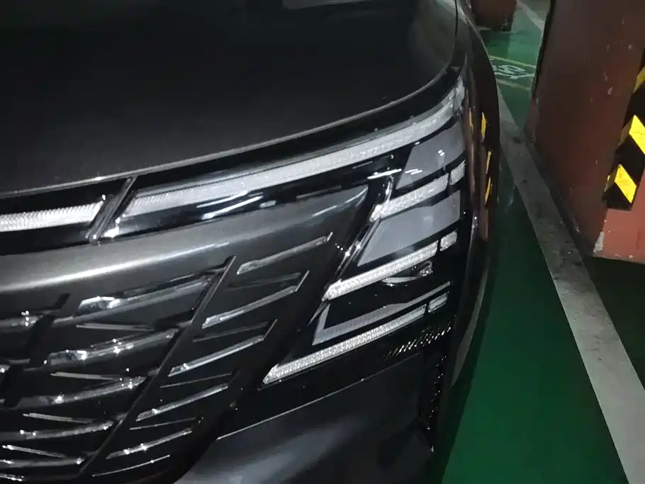 Changan CS75 PLUS 4 th Gen 1.5 T New Blue Whale Smart Outstanding