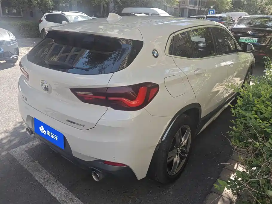 BMW X2 sDrive25 i Leading M Offroad Package