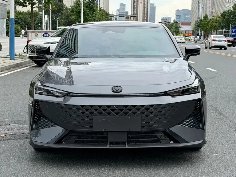Changan UNI-V 1.5 T Distinguished