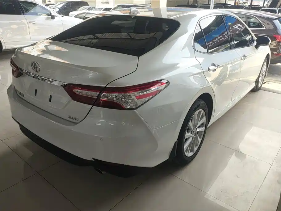 Camry 2.0 G Luxury