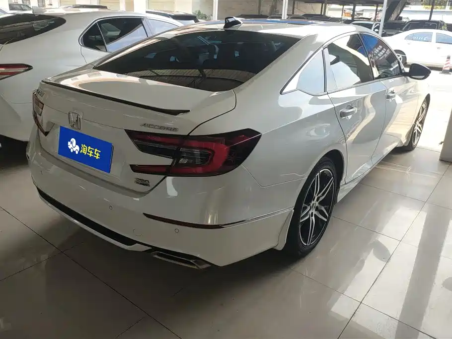 Accord 260 TURBO Phantom Night · Distinguished
