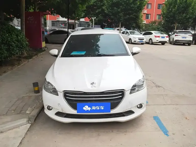 Peugeot 301 1.6 L Manual Comfort