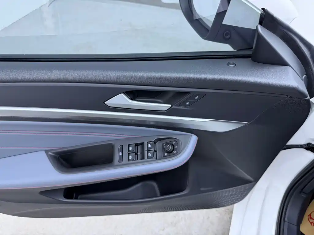 Lamando Lamando L 280 TSI DSG Dazzle Hot