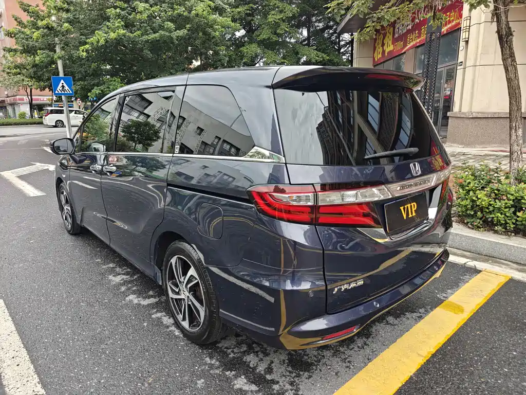 Odyssey 2.4 L Luxury