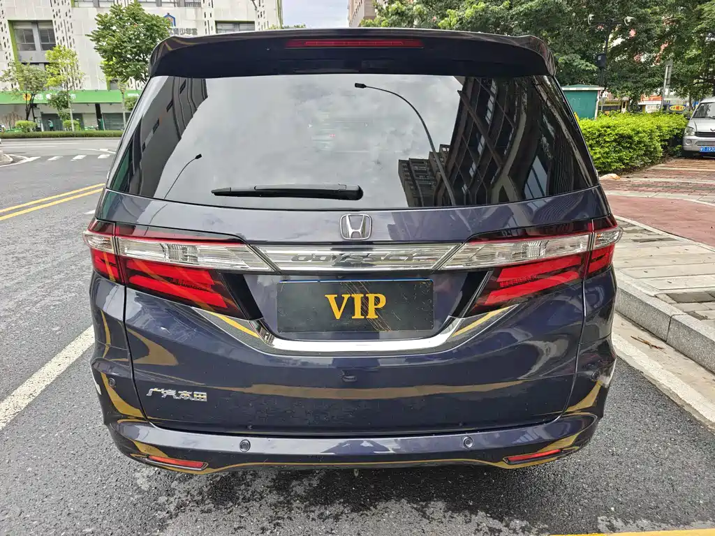 Odyssey 2.4 L Luxury