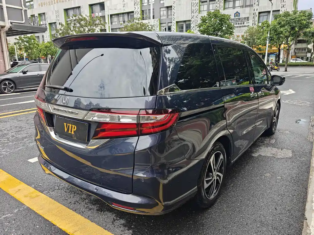 Odyssey 2.4 L Luxury