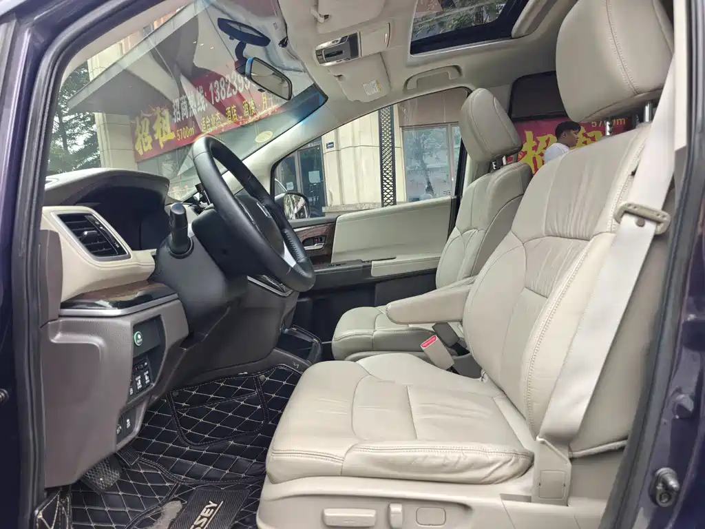 Odyssey 2.4 L Luxury