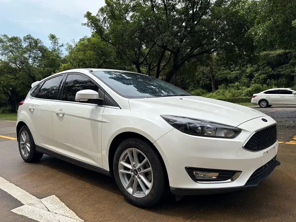 Focus Hatchback Classic EcoBoost 180 Auto Elite