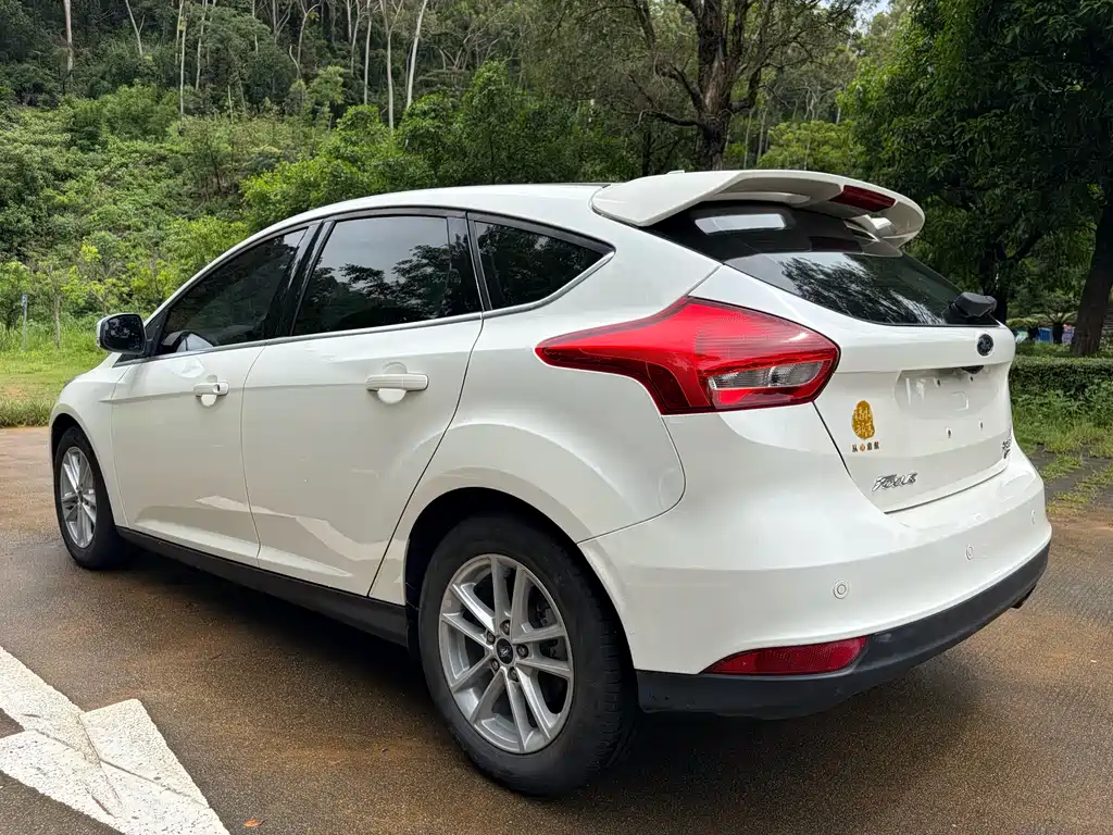 Focus Hatchback Classic EcoBoost 180 Auto Elite