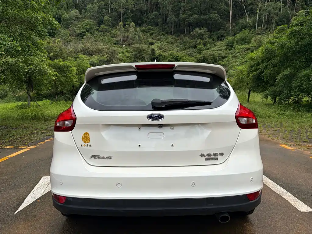 Focus Hatchback Classic EcoBoost 180 Auto Elite