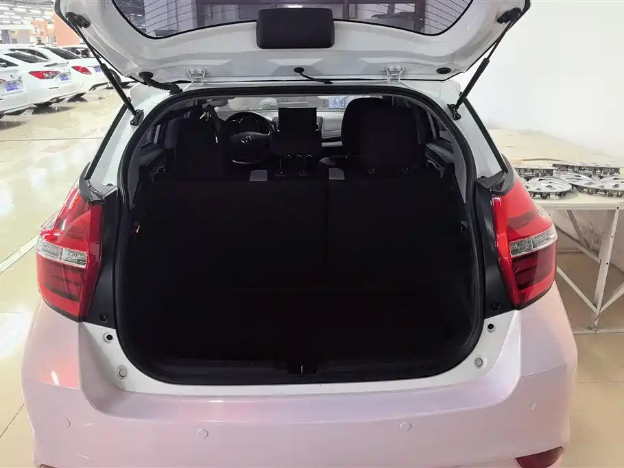 YARiS L Zhixuan 1.5 E CVT Charm Motion CN-VI
