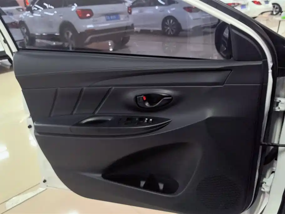 YARiS L Zhixuan 1.5 E CVT Charm Motion CN-VI