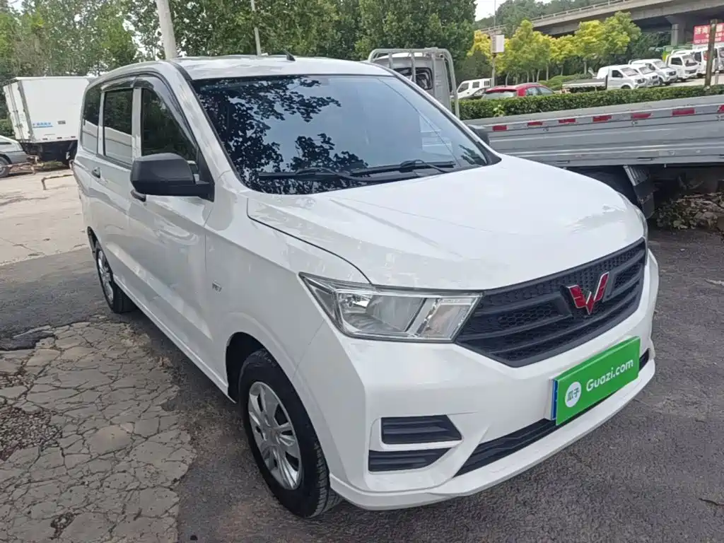 Wuling Hongguang 1.5 L S Basic LAR