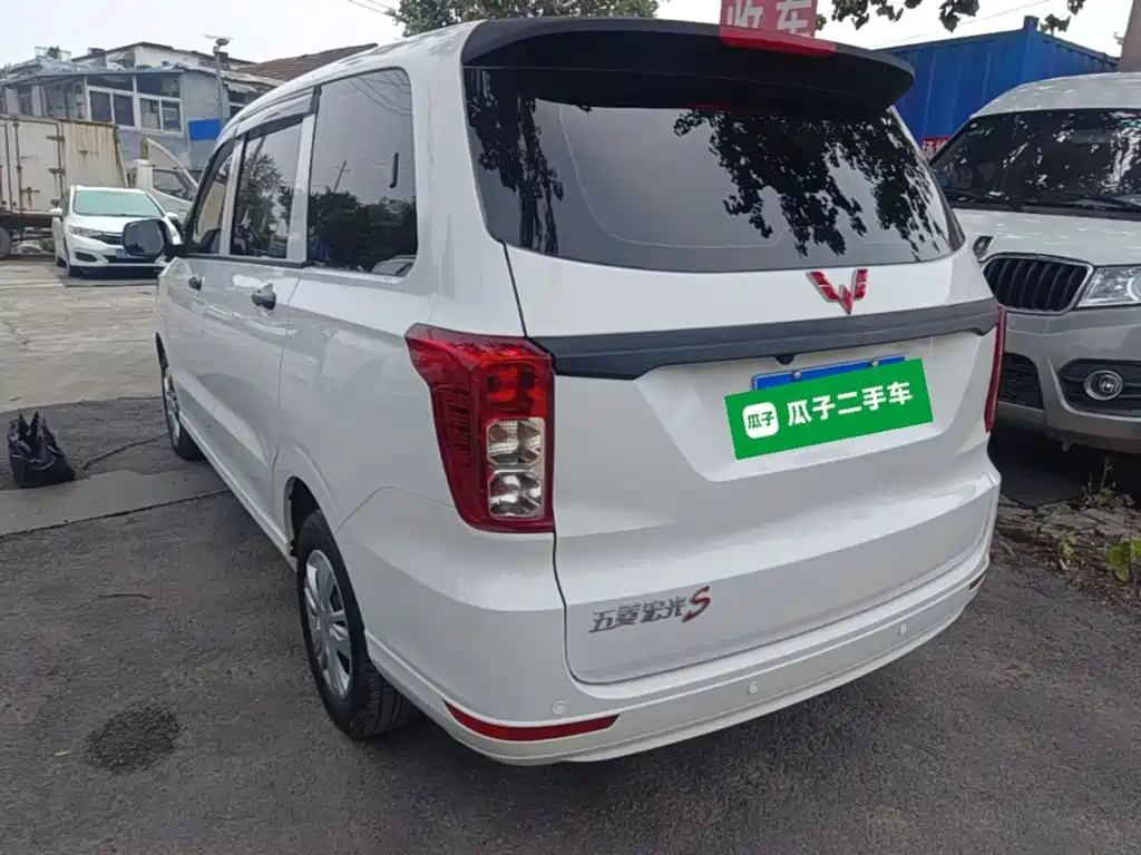 Wuling Hongguang 1.5 L S Basic LAR