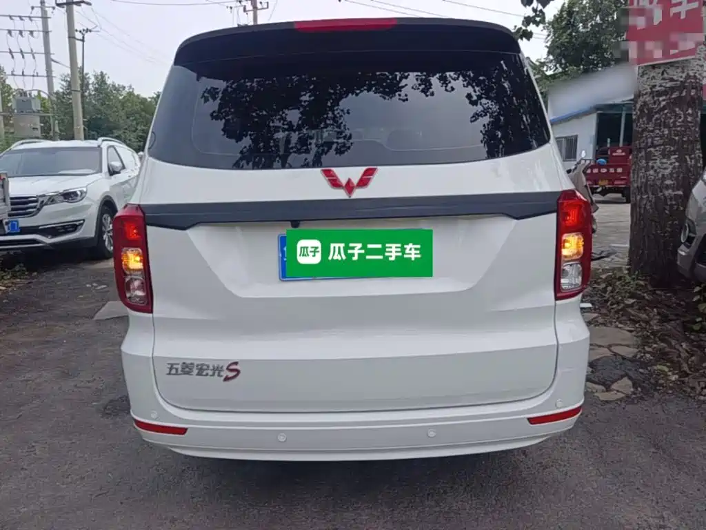 Wuling Hongguang 1.5 L S Basic LAR