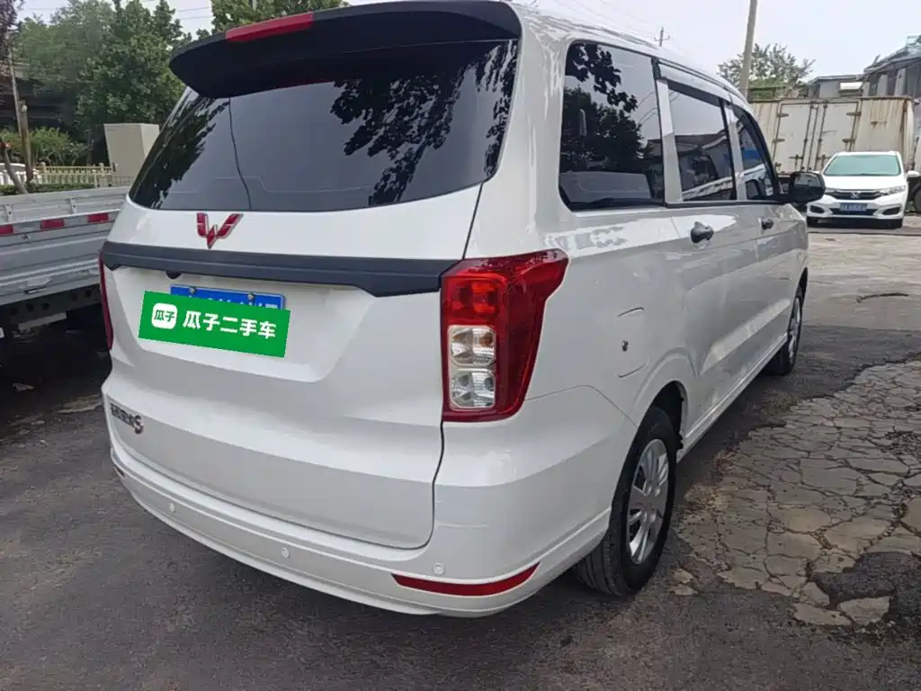 Wuling Hongguang 1.5 L S Basic LAR