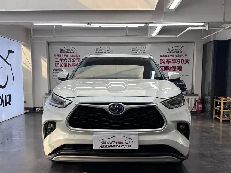 Toyota Highlander 2.5 L Smart e-Hybrid Dual Engine 4 WD Luxury 7-seat