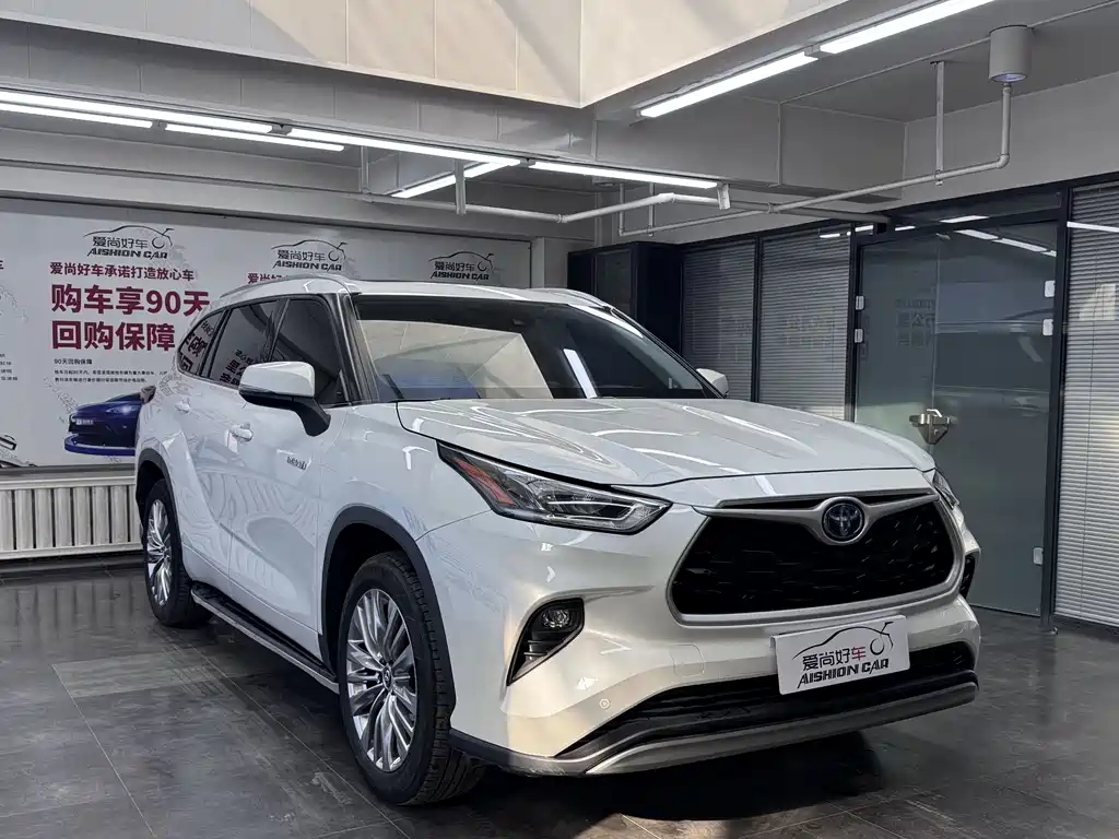Highlander 2.5 L Smart e-Hybrid Dual Engine 4 WD Luxury 7-seat
