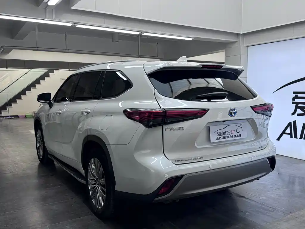 Highlander 2.5 L Smart e-Hybrid Dual Engine 4 WD Luxury 7-seat