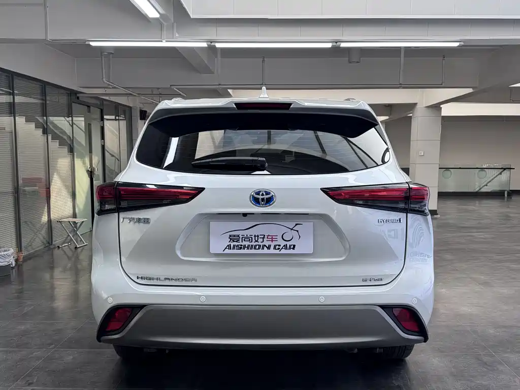 Highlander 2.5 L Smart e-Hybrid Dual Engine 4 WD Luxury 7-seat