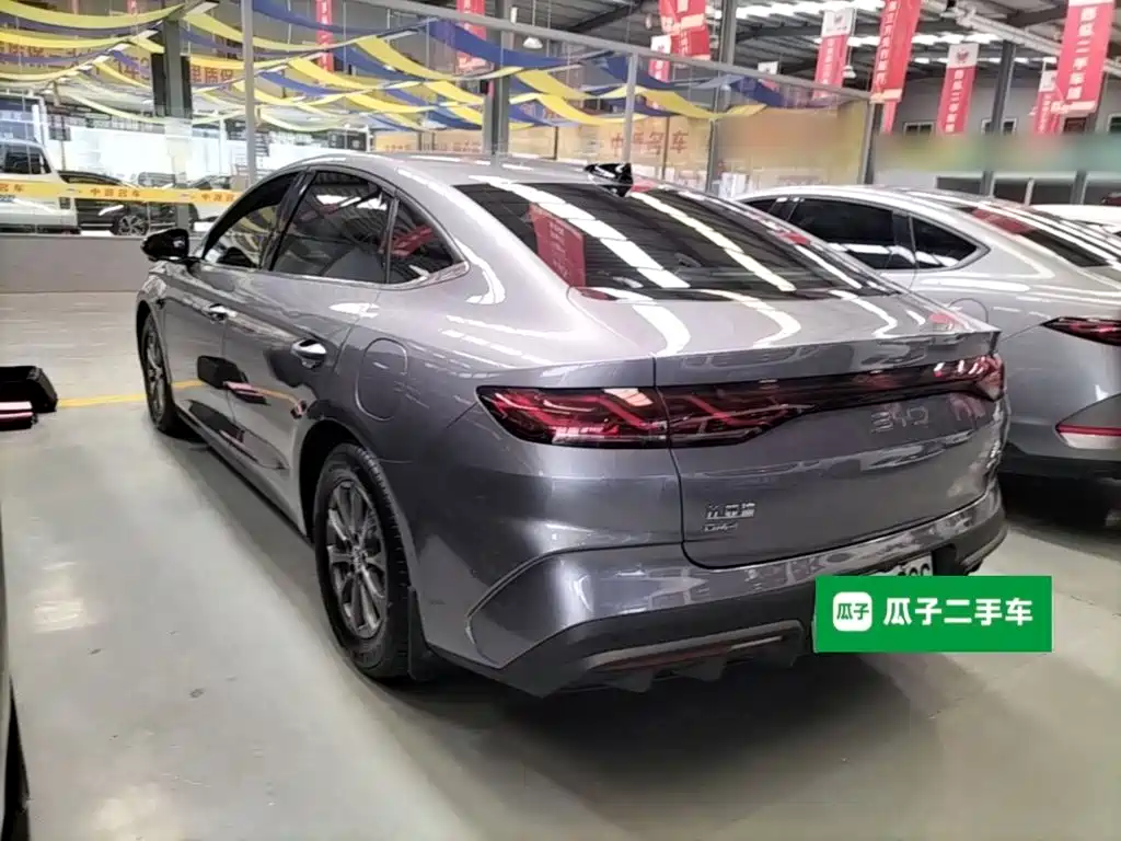 Qin L DM-i Smart Drive 80 KM Leading