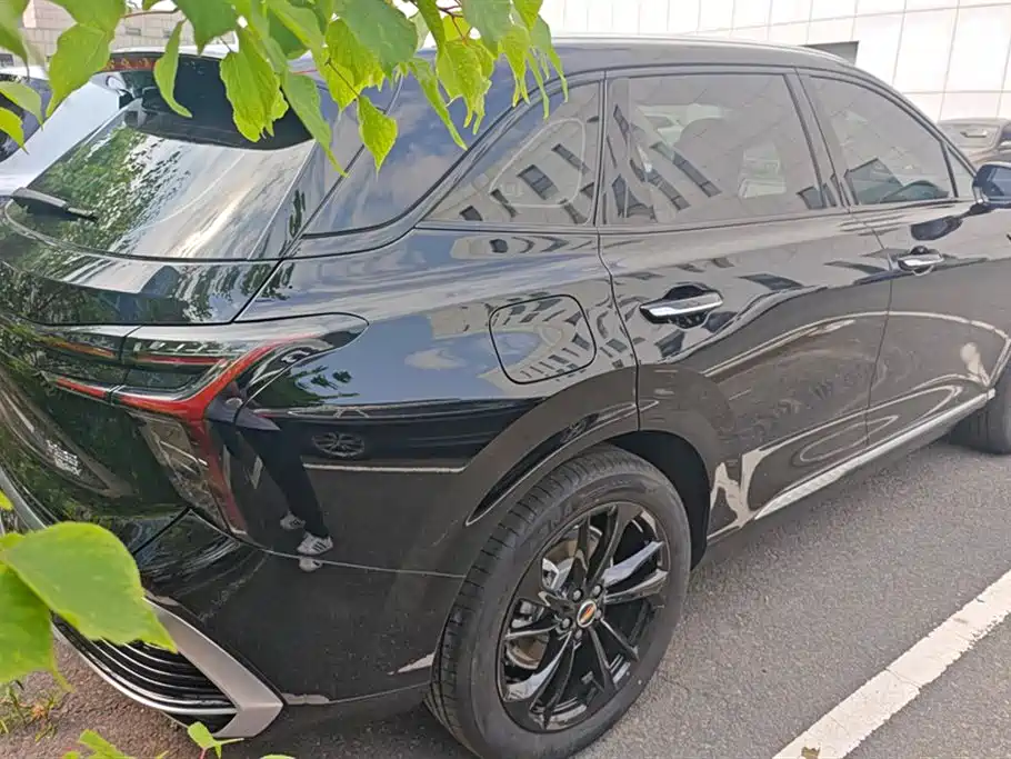 Hongqi HS3 PHEV 115 km Power Action