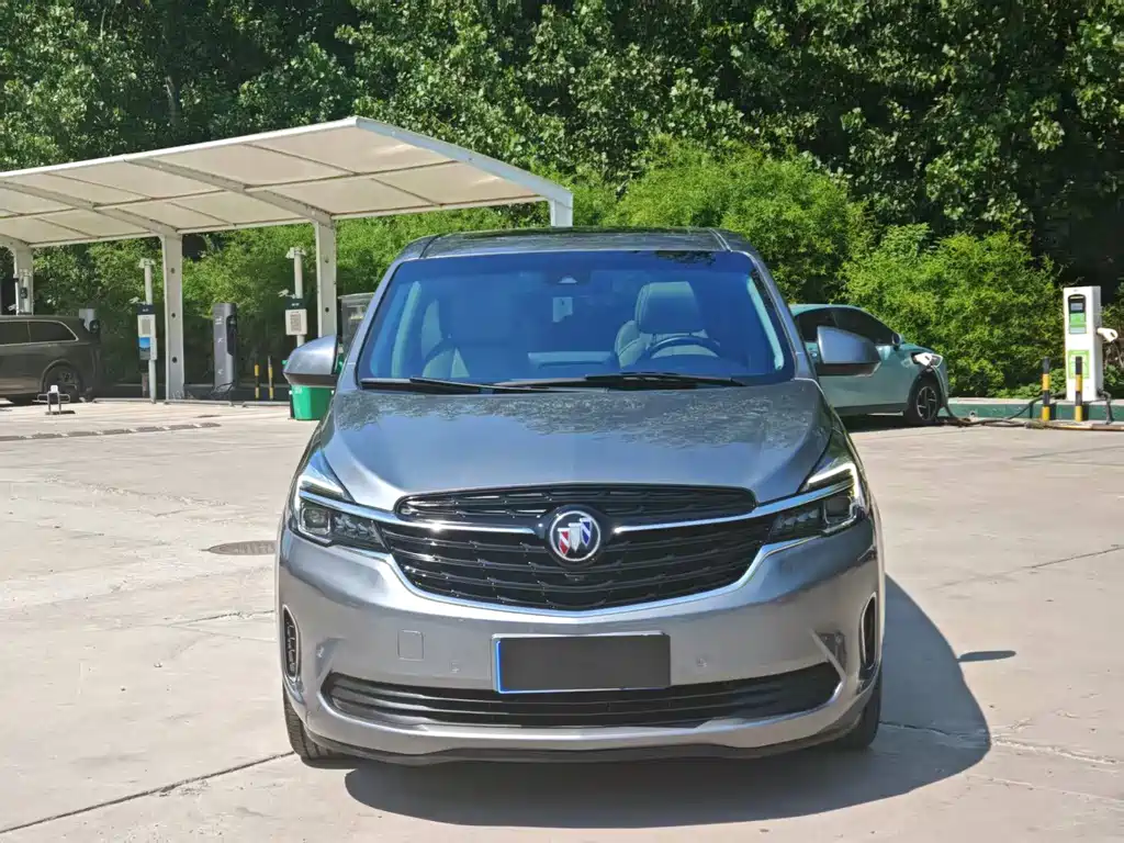 Buick GL8 Land Official Cabin 652 T Distinguished