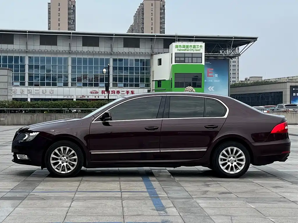 Superb 1.8 TSI Auto Noble
