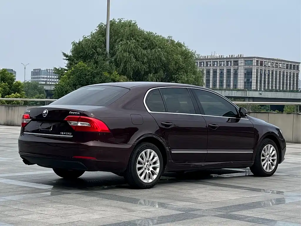 Superb 1.8 TSI Auto Noble