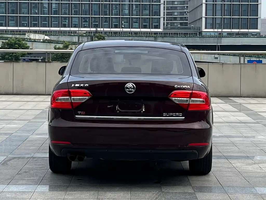 Superb 1.8 TSI Auto Noble
