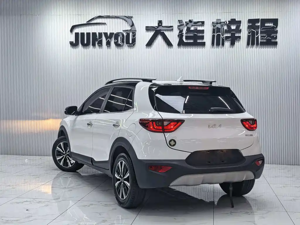 Stonic 1.4 L CVT Fun Enjoyment Sunroof