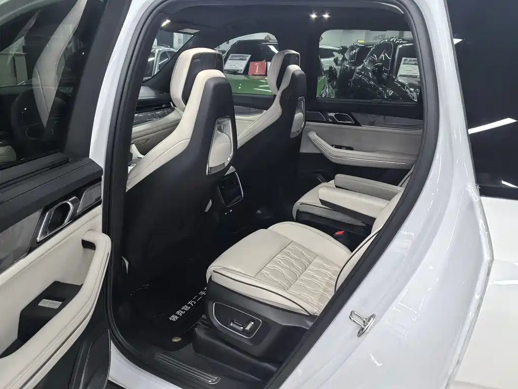 Lynk & Co 09 2.0 T Halo 6-seat