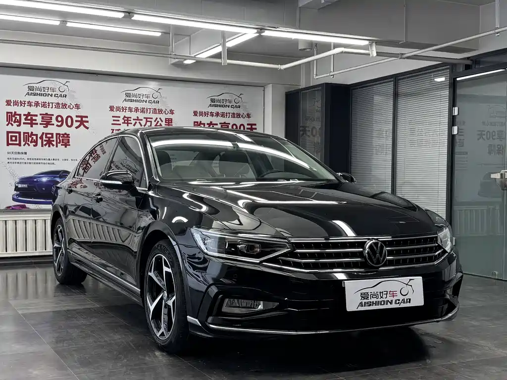 Magotan 200 10 K Commemorative 330 TSI DSG Leading