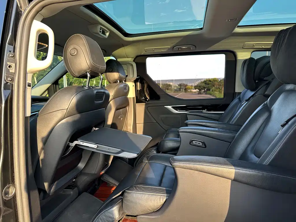 Mercedes-Benz V-Class V 260 L Distinguished Extended