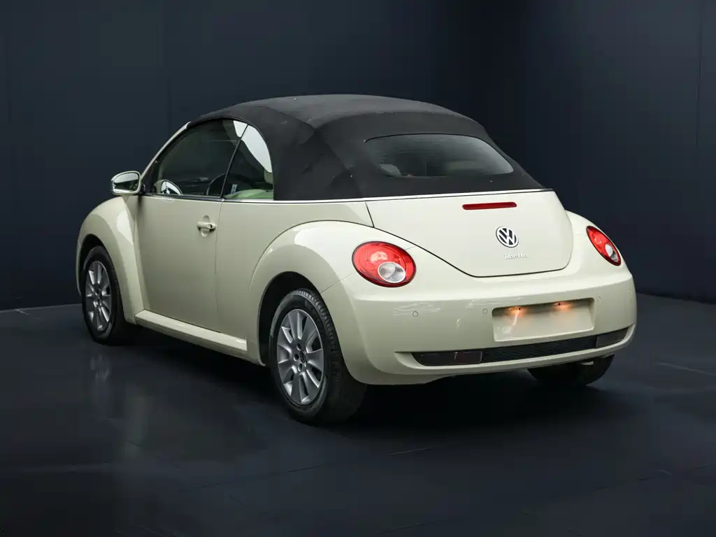 Beetle 2.0 AT Top Config Convertible