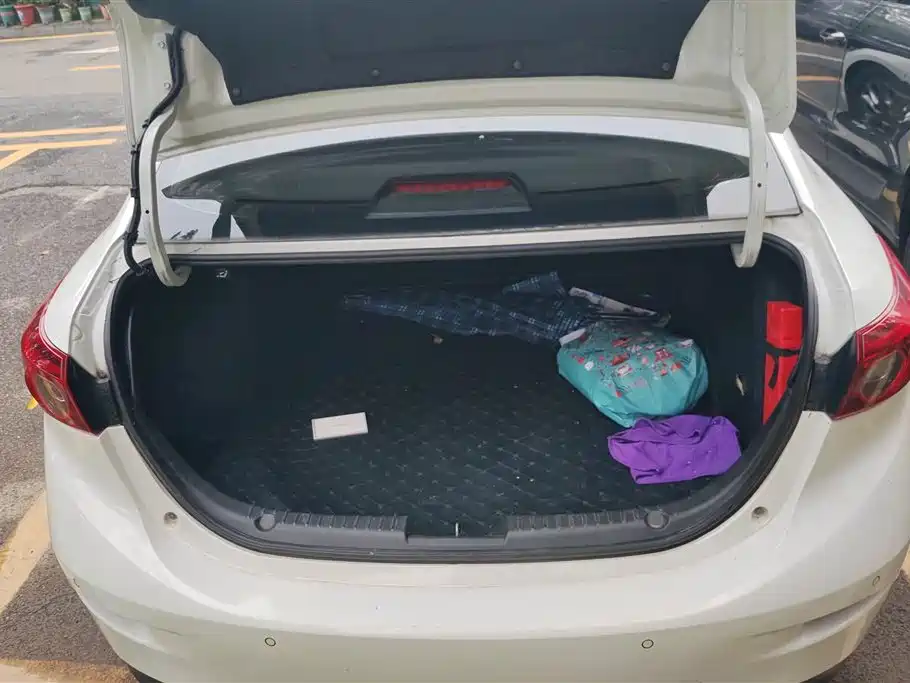 Mazda 3 Axela Sedan 1.5 L Auto Luxury CN-V