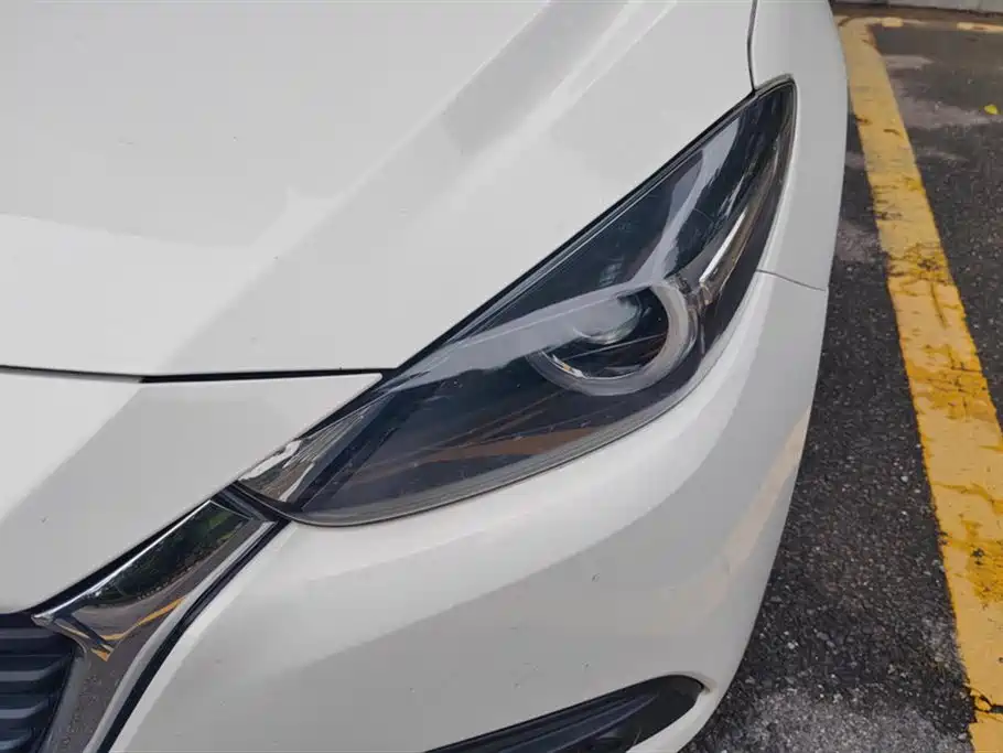 Mazda 3 Axela Sedan 1.5 L Auto Luxury CN-V