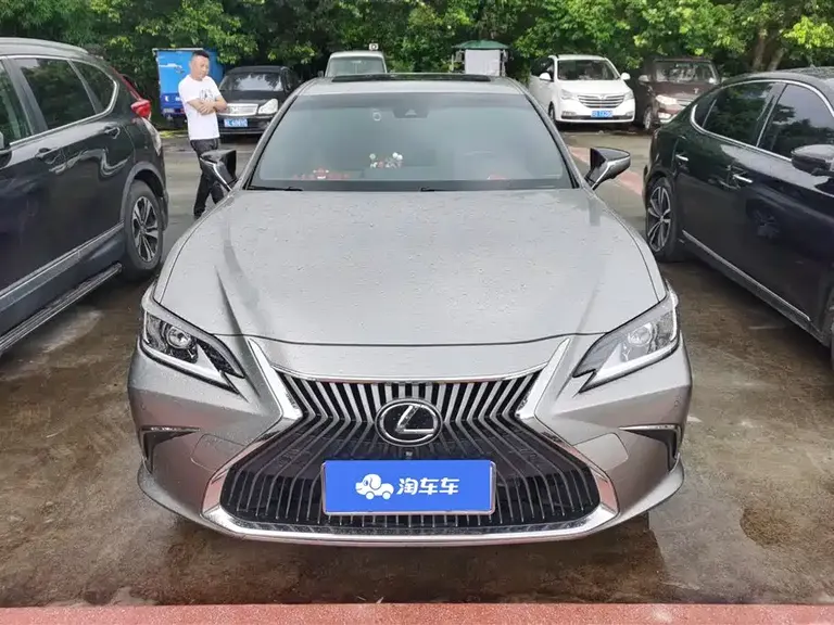 Lexus ES 200 Outstanding