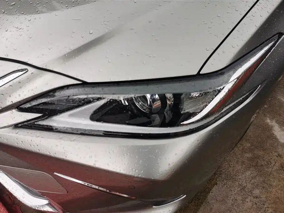 Lexus ES 200 Outstanding