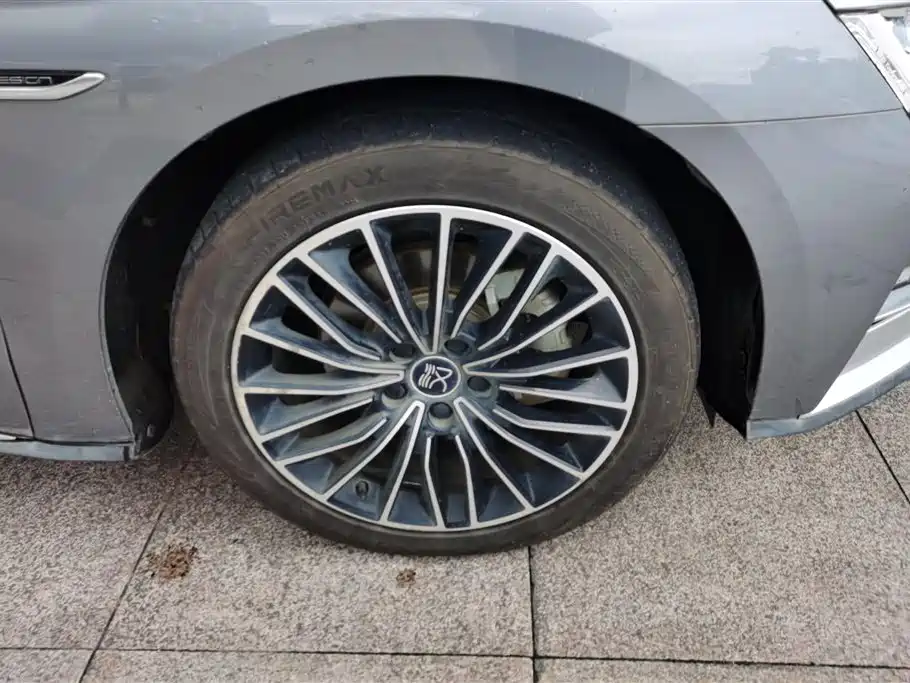 Han DM 4 WD Performance Luxury