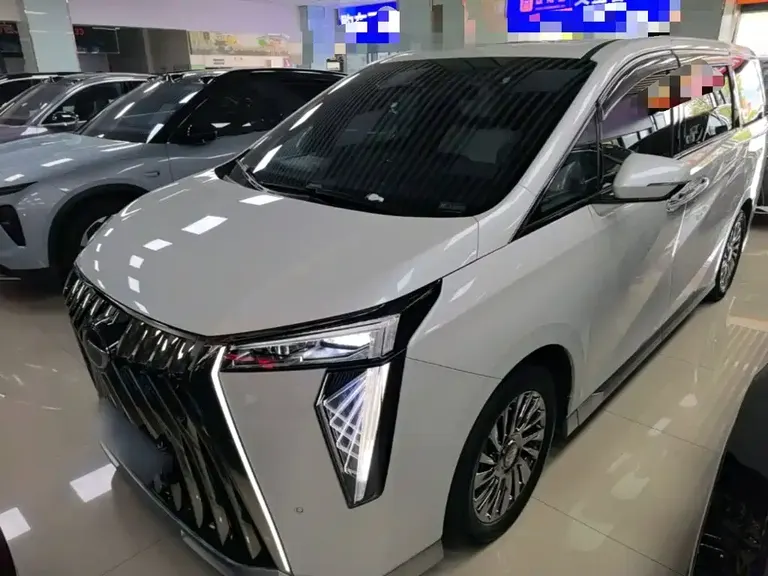 GAC Trumpchi M8 Grandmaster Series Dual Engine Flagship