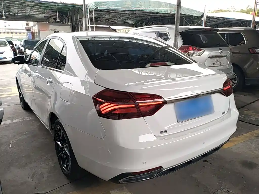 Emgrand 1.5 L CVT Luxury