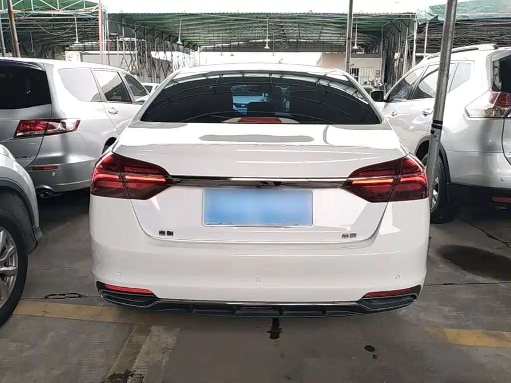 Emgrand 1.5 L CVT Luxury