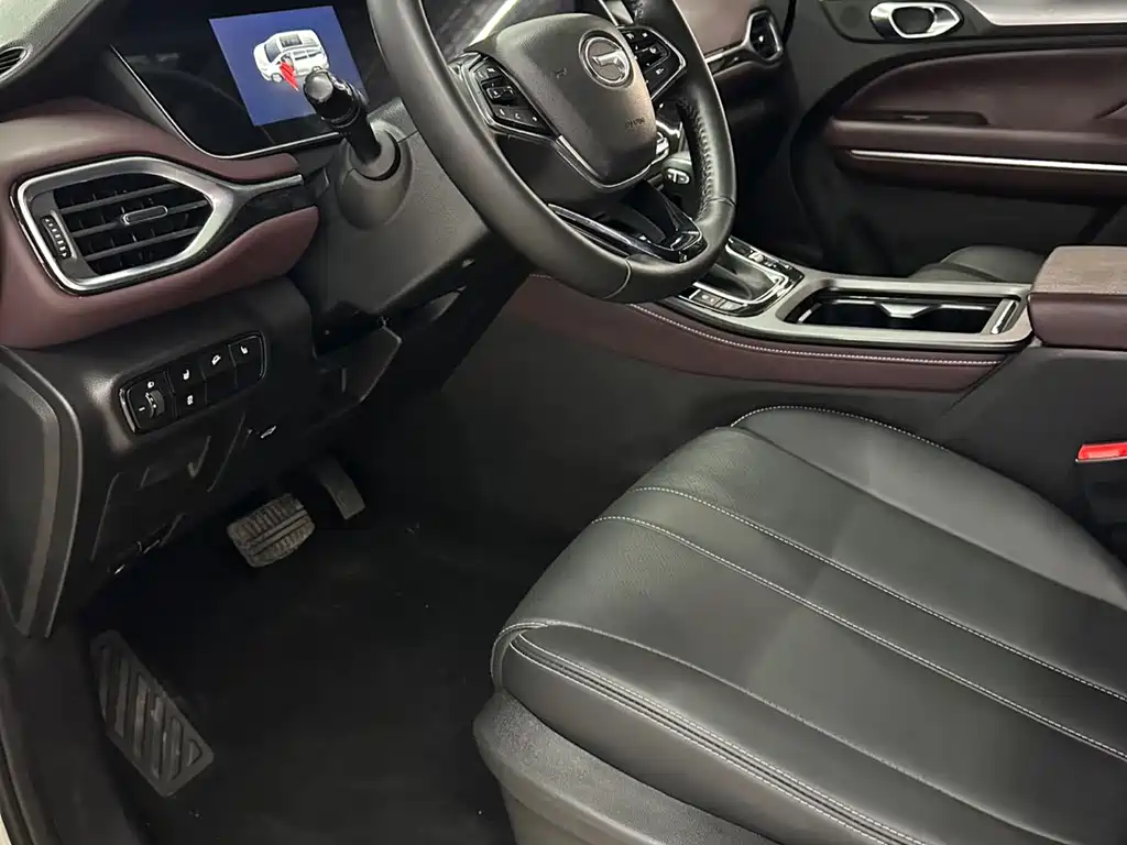 GAC Trumpchi M6 270 T DCT Luxury (7-seat)