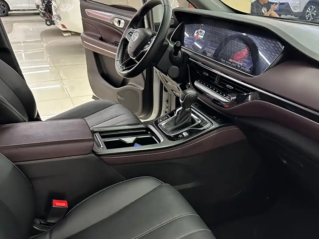 GAC Trumpchi M6 270 T DCT Luxury (7-seat)
