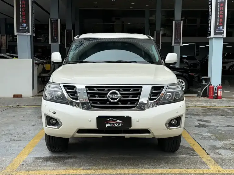 Nissan Patrol 5.6 L Standard