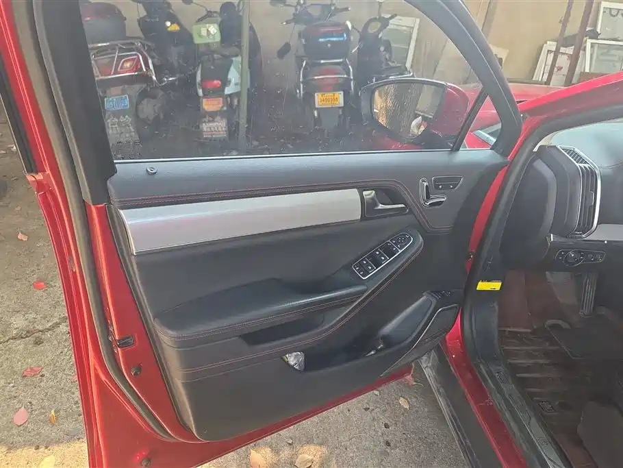 Tang NEV DM 2.0 T Full-time 4 WD Connected Creative Enjoyment 7-seat CN-V