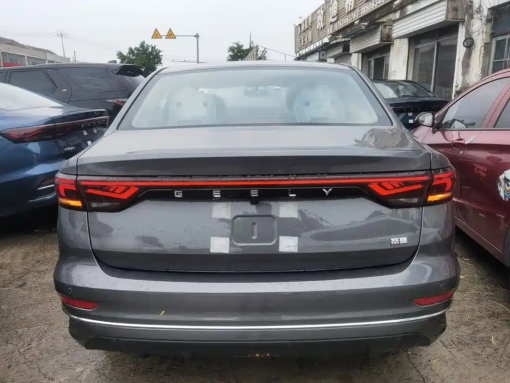 Emgrand 帝豪 2026款 400万纪念款 1.5 L CVT飞越型