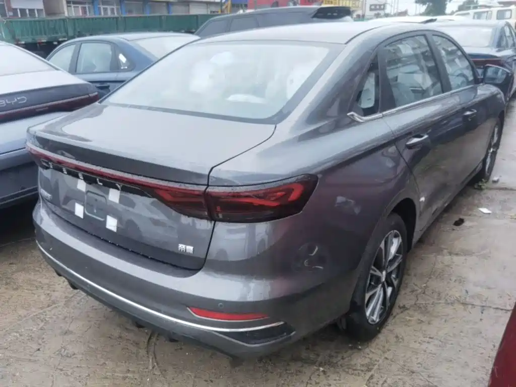 Emgrand 帝豪 2026款 400万纪念款 1.5 L CVT飞越型